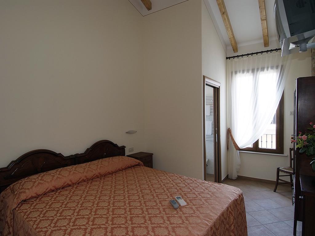 9 Muse Bed And Breakfast Canneto sull'Oglio Kamer foto